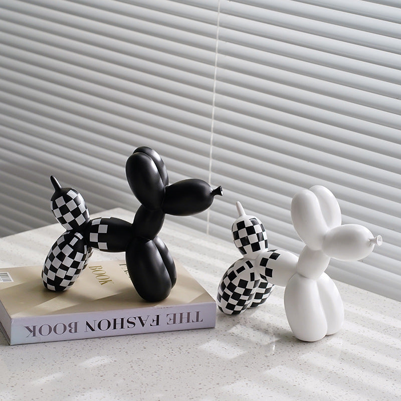Black and white plaid balloon dog