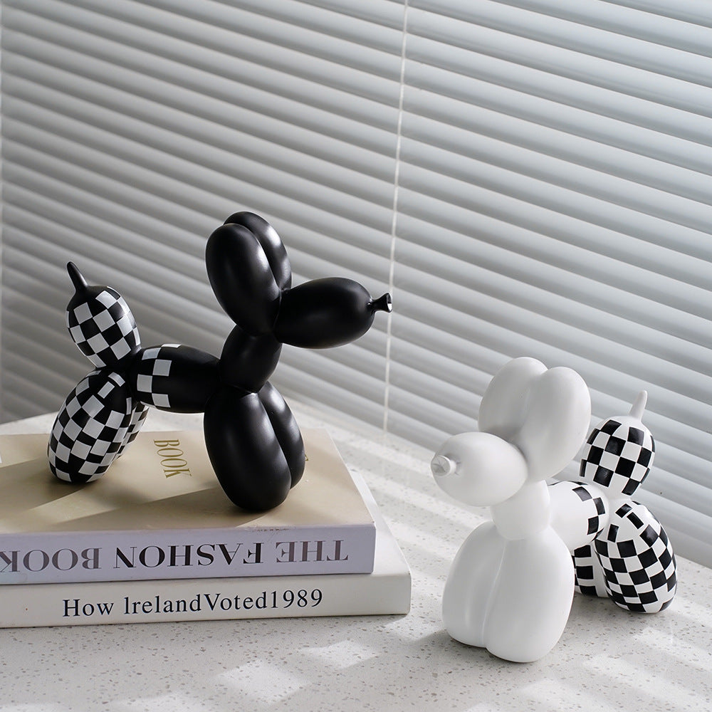 Black and white plaid balloon dog